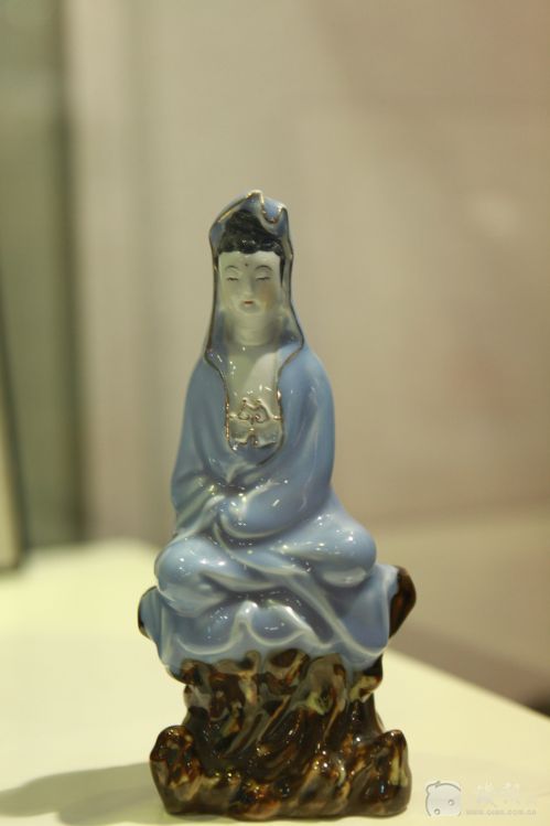 变色釉观音坐像