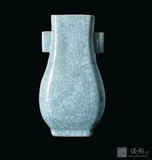 叶宏明:官窑龙形象形贯耳瓶